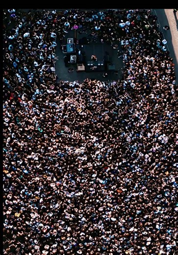 All good things come to an end… but not just yet 😎 ‘A Prayer for the Dancefloor’ is the full philosophy of Charlotte's debut album captured in one track. Born from an encounter on the Williamsburg Bridge, where Charlotte met Conduit, whose spoken-word vocals turn the dancefloor into something sacred. This single will be out on February 5th. Pre-save via the link in bio. #KNTXT #CharlottedeWitte #APrayerForTheDancefloor #KNTXT030DLX