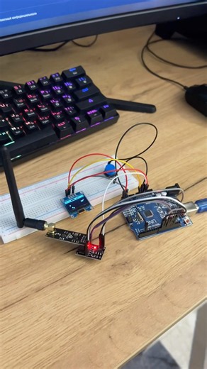 Compact Arduino RF project featuring a 0.96" OLED display #arduino #arduinoproject