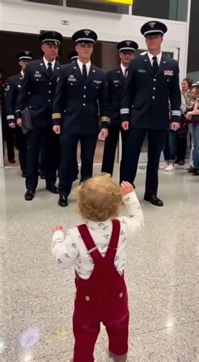 This Hug Broke Military Rules 🥹🪖#militarydad #military #4kvideo #airport #airportreunion #tinysalute
