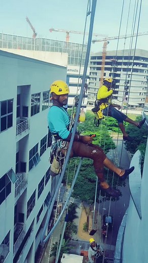Window Cleaning at Heights: Safety and Technique Overview