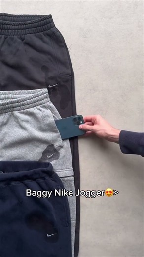 The only way to style baggy Nike joggers right now 💯 #nike #fashion