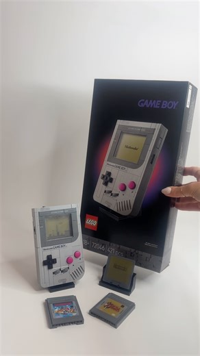 The newest LEGO Nintendo set has finally released - The nostalgic Game Boy everyone has been waiting for for yeaars 🎮 It retails for 59.99€/$ and consists of 421 pieces. All parts are printed, except for the game cartridges - like with the cartridges for the original model. The LEGO version has the exact same scale as a real Game Boy and the best feature of this has got to be the interchangeable displays with Nintendo's most popular games at that time - and they even move and look so realistic!