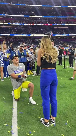 a super bowl proposal!!!!!! 🥺💙 (via @rams) #superbowl #SBLVI #proposal
