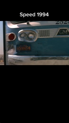 Speed 1994 Movie: Action-Packed Thriller Starring Keanu Reeves & Sandra Bullock