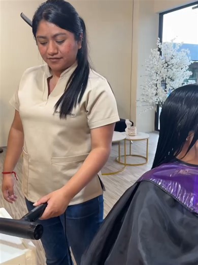 Pero donde estaba? jajajaja @daya.cardona12 @miraandale_ #humor #humortiktok #buscando #salondebelleza #clientas #problemasdepareja #guatemala #fyp #viral #viralditiktok #glowup #villanueva #podcastclips