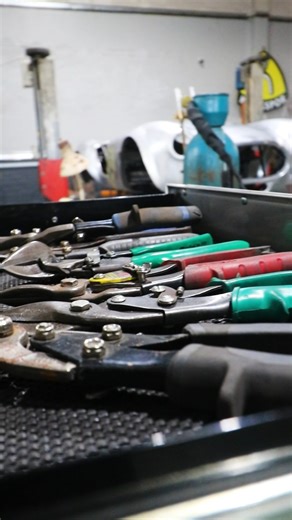 1.9M views · 18K reactions | The first thing you should buy and learn as a beginner #MetalShaping #SheetMetal #MetalFabrication #MetalWork #WorkshopLife #FabricationLife #Craftsmanship #EngineeringLife #BuiltNotBought #ToolsOfTheTrade | English Wheel Fabrication | Facebook