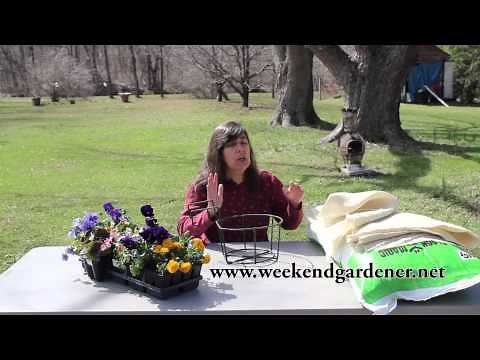 How to Use Burlap as a Basket Liner