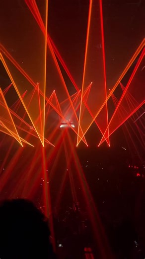 Holly Gilbert (@hollysgilbert)’s videos with [Raw recording] Record playback noise 01 (3 minutes) - Icy Light