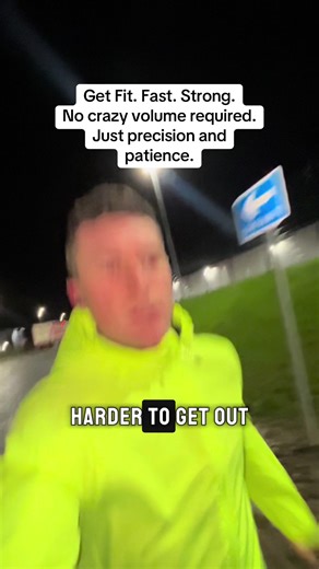 Most assume getting fitter requires endless hours. It doesn’t. For most cyclists and runners balancing work, family, and life, just 5–6 hours per week… when structured properly. Can be more than enough to make huge gains. The problem? People are too motivated at the start. Too eager. Too determined. Too aggressive. They ramp up too fast, overreach within weeks, training becomes unsustainable, fatigue builds, sessions decline, motivation drops… and suddenly training stops altogether. Back to squa