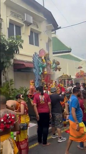 Only in Malaysia: Chinese & Indian celebrates Hindu Temple Ceremony in Chetti Temple Melaka (Part 1)