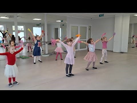 Łatwy taniec na zakończenie roku dla maluszka -Taniec dzieci "Iko Iko" - Centrum Edukacji Machmar