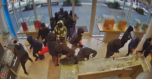 Shocking surveillance video of San Ramon jewelry store being ransacked