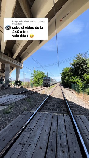 Respuesta a @vía española UT-440.103 realizando servicio Rancagua - Alameda pasando a toda velocidad por el paso sobre nivel de las coloradas, Rancagua. . #trenes #efetrenesdechile #ut440 #railway #railroad #trenesdechile #efecentral #rancagua #trenrapido #altavelocidad #renfe #highspeed #automotor #trenchile #trenesparachile #chile🇨🇱