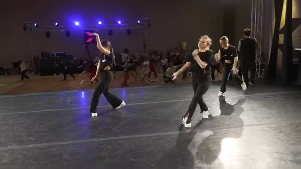 Dance Different is where you write your own story, create your own masterpiece. Join us, and together, let's celebrate the beauty of being different! https://www.gointrigue.com/ Faculty: Daniel | Teen Senior Class | Intrigue Dance Intensive