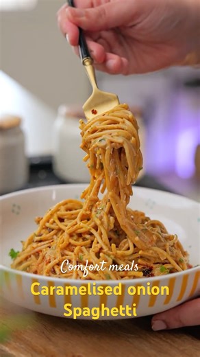Trying out Viral Caramel Onion Spaghetti Pasta | Easy Pasta Recipe | Homemade #recipe