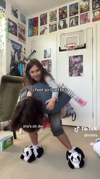 guys i swear i didnt mean to drop her i thought she was holding on, and i tried to get low so i could catch her but i couldnt 😰dont worry guys she didnt cry and shes ok💯💯#sister #fyp#thecranberries #fail #trend