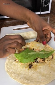 It's Fri-Yay 🥰💃Fam!On Fridays my kids close by 12:30 pm We usually keep it simple on Fridays and here is what we packed:💕 Suya x Veggies Wrap ( I made the suta a night before) 💕Fruit Salad💕 Water Do you usually packed a full lunch with snacks, fruits, veggies, water and juice on Fridays or you keep it simple? | Life with Joan