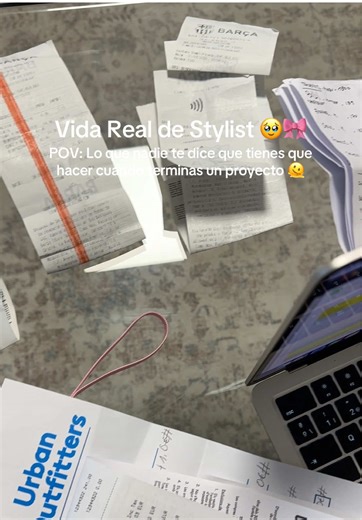 Hay que hablar más de cómo se cierra un proyecto? Momento facturas, tickets, números!! Un cierre de proyecto bien ejecutado y presentado es tan importante como elegir bien un look! #stylist #modaentiktok #fashion #publicidad #working
