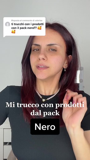 Trucchi Make-up con Prodotti dal Pack Nero