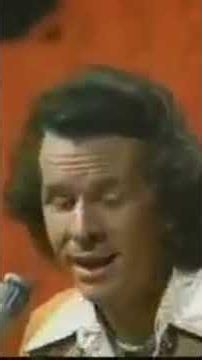 Gary Stewart - She's Actin' Single (I'm Drinkin' Doubles)