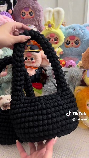 Cũng xinh nha ♥️ #crochet #crochetbag #handmade #crocheter #xuhuong #viral #trending #crochettiktok #crochetbagshoulder #viralvideo #crochettotebag #learnontiktok #tutorial #crochetbagshoulder #crochethandbag