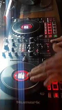 Numark Mixtrack Platinum FX - Jump Around (Scratch Intro)