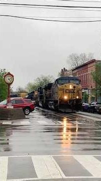 4 Locomotives In Street Chase Thru 3 Towns On CSX, JawTooth shorts