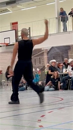 LINE DANCE WALTZ SHOW 🥹🥲🥹🥲 When the music transcends everything, and the tears start flowing on their own on the dance floor ❤️🤠 Colin's Country CLUB | Colin's Country CLUB