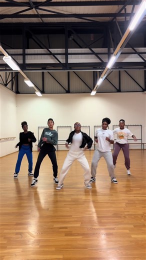 Discover the Dance Moves to 'Pour Toii'