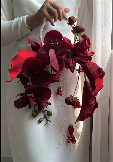 Elegant Bouquet Styles to Enhance Your Wedding Outfit