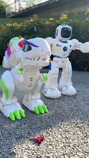 There is a bottomless pit inside this robot.🤯 #ruko #robot #dino #foryou #robotics #gift #unboxing