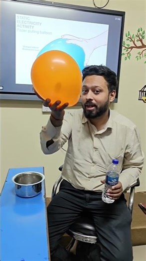 charging balloon by friction #physics #experiment #water #shorts ‪@ritiksir8691‬