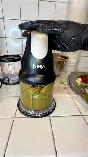 Ninja Express Chop Mini Hachoir: Réduction Rapide et Efficace