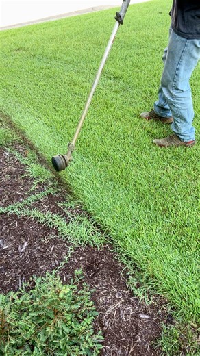 For a property manager, that sight is more than just "mowed grass"—it’s the feeling of a job well done and one less thing to worry about. We take pride in delivering that perfect finish every single time so your property always looks its best. The spring rush is almost here! Don't wait—secure your spot now and keep that fresh-cut look all season long. 🔗 Request a quote on our website to get on the 2026 schedule: crawfordlawnsolutions.com #FreshCut #LawnMaintenance #CommercialRealEstate #Propert