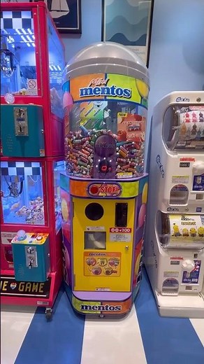 Aim for a large amount of Mentos #shorts #clawmachine #arcade