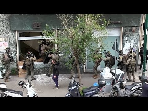Италия: 25 заложников освобождены, банда из Неаполя скрылась в туннелях