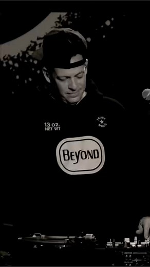 🚨 New episode of Salute The Sample out now 🚨 Everybody knows, ain't no such things as halfway-saluted samples. Join LL COOL J, and Greg Nice as they embark upon one of DJ Z-Trip's more complex sample puzzles, starting with Quincy Jones and ending with some official Queensbridge (track) murderers. Subscribe to Rock The Bells TV on YouTube and get ready to catch a vibe. 🫡🎶 https://youtu.be/iUyw1d5dkrE | Rock The Bells