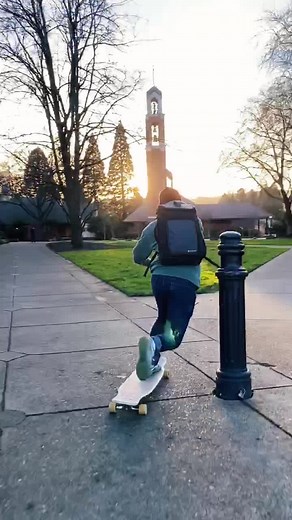 Tricks are fun and all but just cruising around is where the vibes are! 💓 Wanna learn how to #longboard ? Link in profile 💯 #portland #university