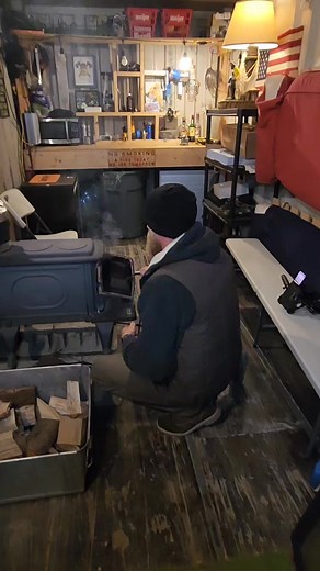 He transformed a $2,500 shipping container into an "off-the-grid" mobile office space! #oddlysatisfying #offthegrid #tinyhouse William Elling | Keith Kalfas