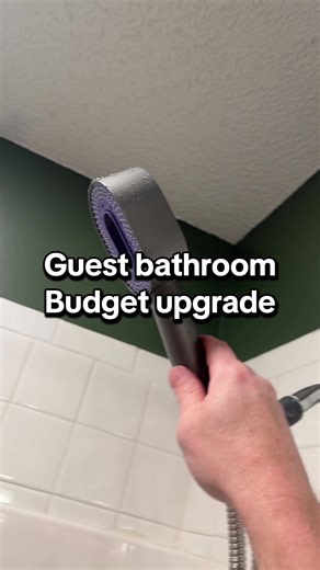 Weak pressure hard water is a brutal combo. This filtered handheld shower head is the quick bathroom reset—especially in winter when skin gets dry. Tap the cart. #BathroomUpgrade #HardWater #LowWaterPressure #ShowerHead #HomeRefresh