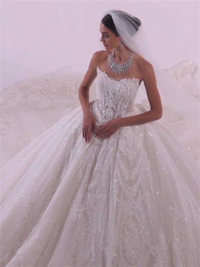 Josephine: Elegant Lace Wedding Dress Showcase