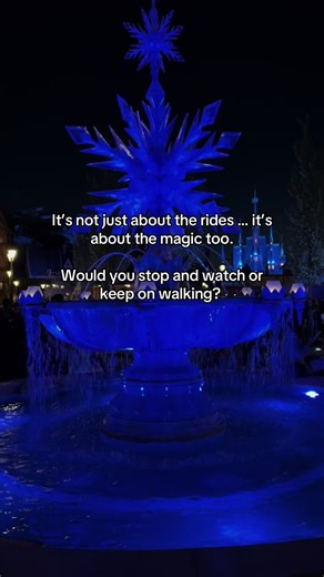 Sometimes the magic in Disneyland Paris is in the hidden details. Be honest do you stop and soak it all in and watch these hidden details or do you keep on walking cause you’ve a ride to get on? When you visit World of Frozen make sure you visit in the evening time to and if you hang around the friendship fountain you might just happen to catch the light show. #disneylandparis #disneytips #disneyparks #disneyplanning #disney