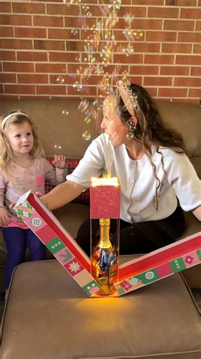 Send A Cake | Online Cake Delivery on Instagram: "‘Tis the season for treats, smiles, and a little unexpected joy 🎄🍰💫 #sendacake #ChristmasGifts"