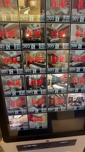 ラブホテル体験記：驚きのパネルと楽しみ