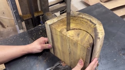 Masterful Wood Lathe Vase Creation: Stunning Colors & Detail That Will Leave You Speechless!