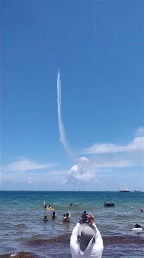 USAF Thunderbirds Performing at the Fort Lauderdale Air Show 2026