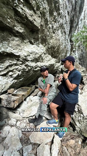 Jejak Leluhur Suku Dayak di Dalam Gua Kalimantan