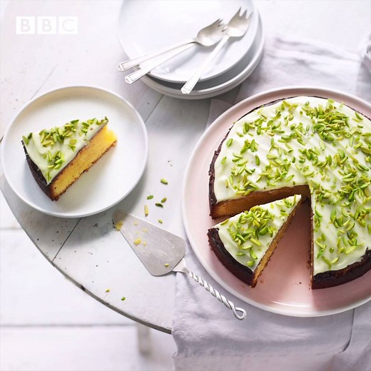 🍊Nadiya Hussain's orange and polenta cake really does taste as good as it looks. Full recipe here 👉 http://bbc.in/2veFbIL #NadiyasBritishFoodAdventure | BBC Food