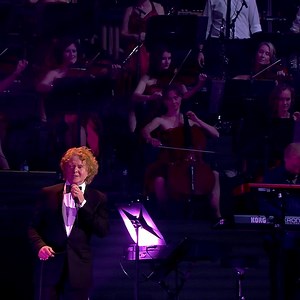 Here’s a teaser of ‘Holding Back The Years’ taken from the ‘Symphonica In Rosso’ live album, available on November 23rd. Order now: www.simplyred.com In cinemas worldwide on November 12th, more info:www.simplyredinrosso.com | Simply Red