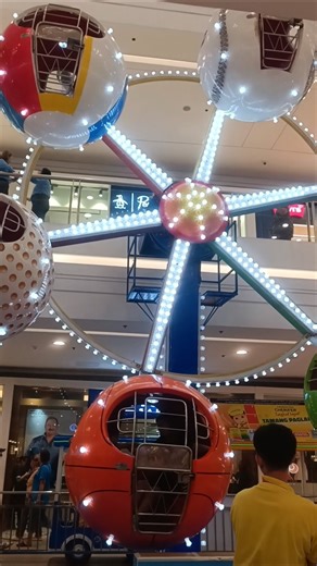 Ferris wheel🎡#mall #trending #youtubeshorts #shortvideo